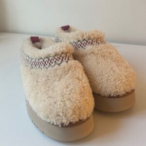 UGG TAZZ SLIPPER HERITAGE WOMANS SIZE 10